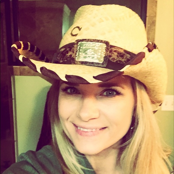 Meet your Posher, Megan - Picture 8 of 8